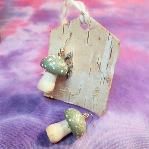 NWT Handmade Wooden Mushroom Earrings - Picture 1 of 5